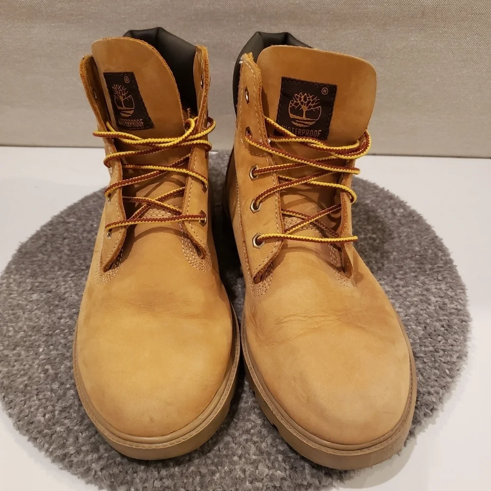 Timberland Classic work Boots 10960 Youth Boys Size 5.5 (GOOD CONDITION)